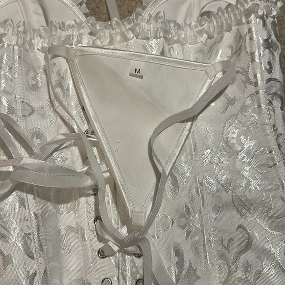 New in packaging- Medium Size Women’s 2pc bustle with G-string bottoms. - Picture 3 of 6